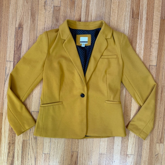 Bold mustard blazer—instant outfit brightener 💛 - Picture 4 of 8